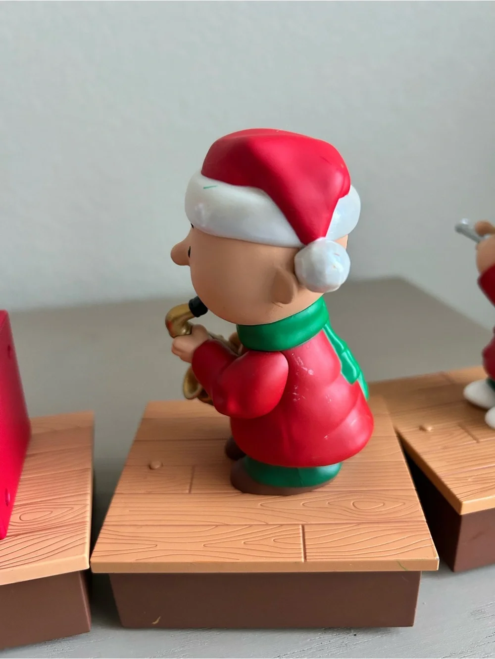 Hallmark Peanuts Christmas wireless Band Set Charlie Brown, Snoopy, Linus & Lucy